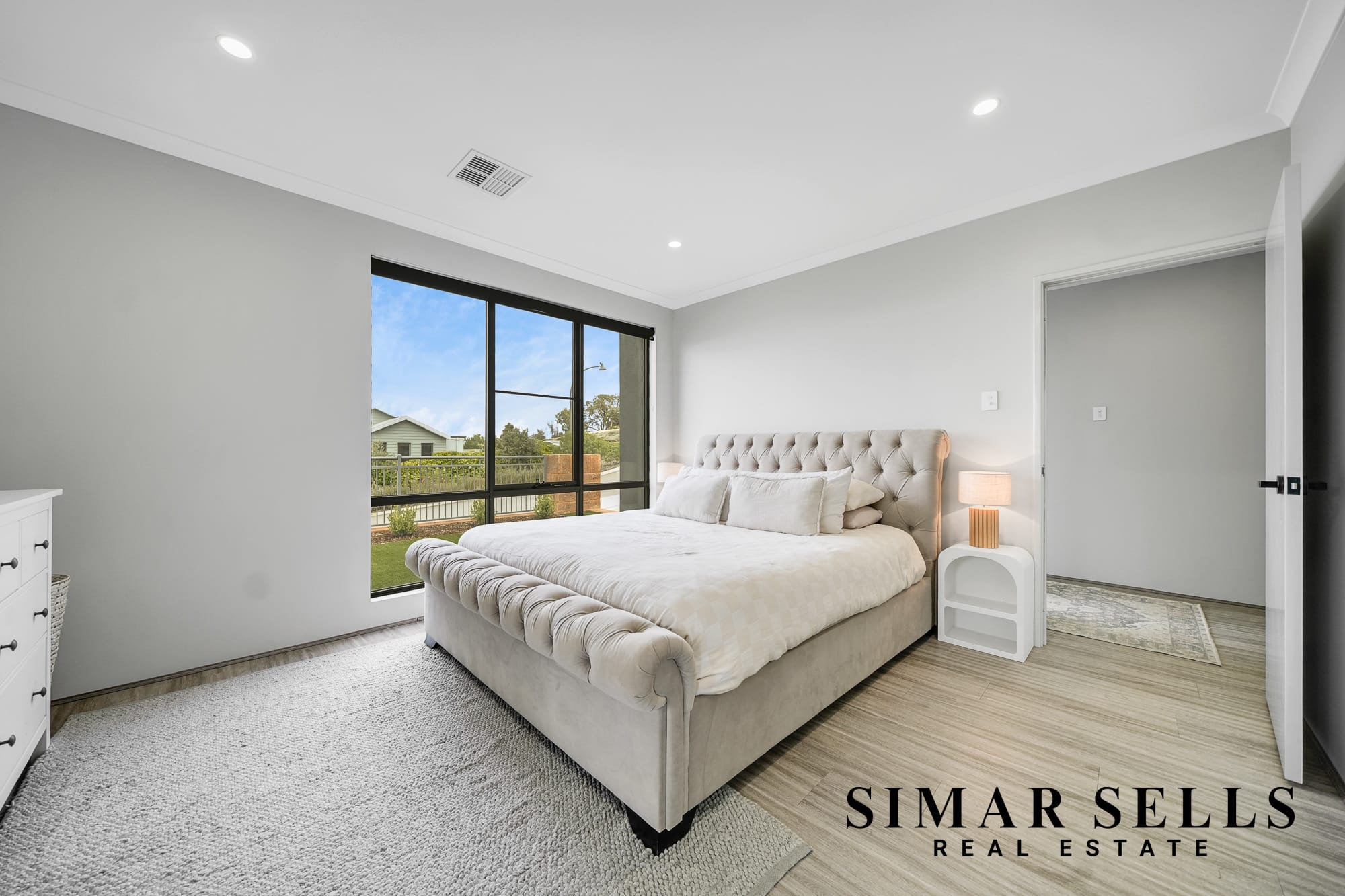 21 Bulloo Loop, ELLENBROOK, WA 6069 AUS