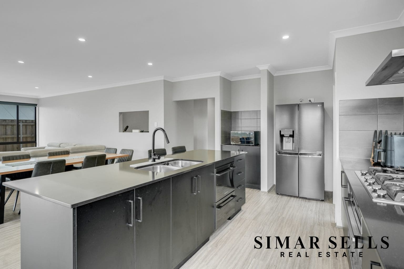 21 Bulloo Loop, ELLENBROOK, WA 6069 AUS