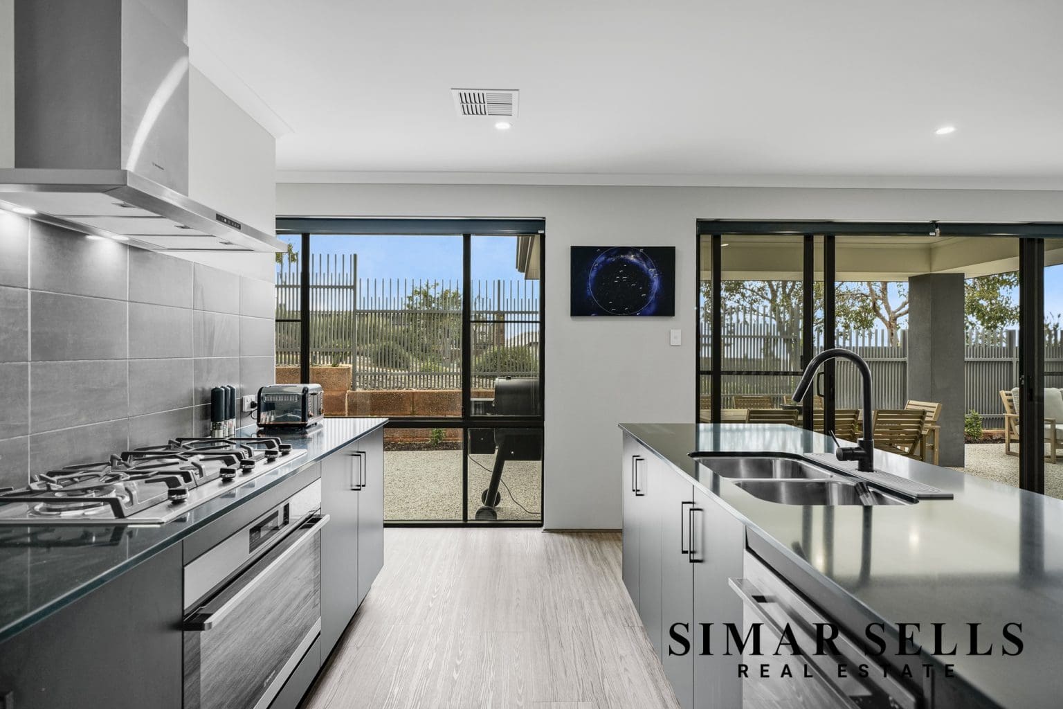 21 Bulloo Loop, ELLENBROOK, WA 6069 AUS