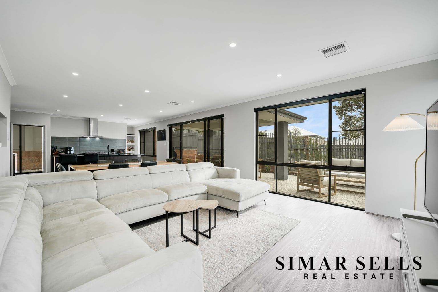21 Bulloo Loop, ELLENBROOK, WA 6069 AUS